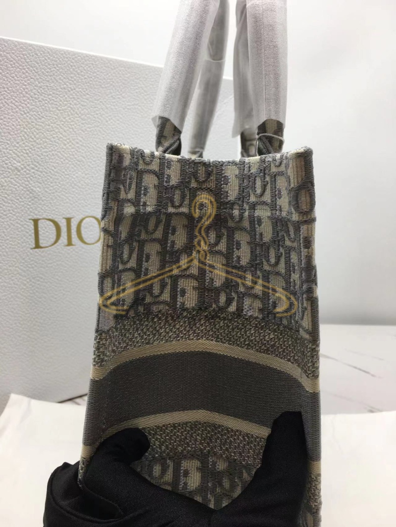 18ddf93263a4ceeb5b51acd3f0a8a002_1759585261_1514.jpg