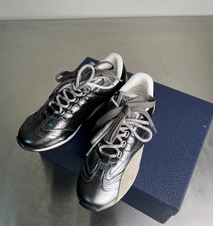 디올 디 스케치 스니커즈
