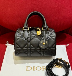 디올 Dior Groove 20백 (컬러 블랙)