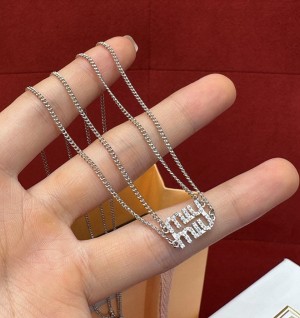 미우미우 크리스탈 메탈 네크리스