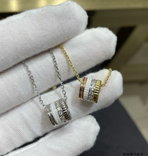 부쉐론 콰트로 클래식 펜던트 (컬러 옐로우골드, 화이트골드)